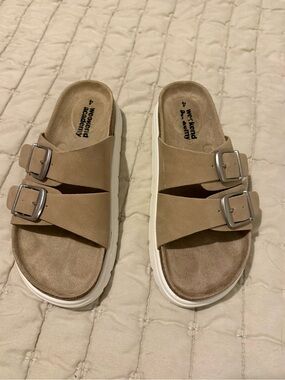 Weekend Academy Tan Double-Buckle Slide Sandals
